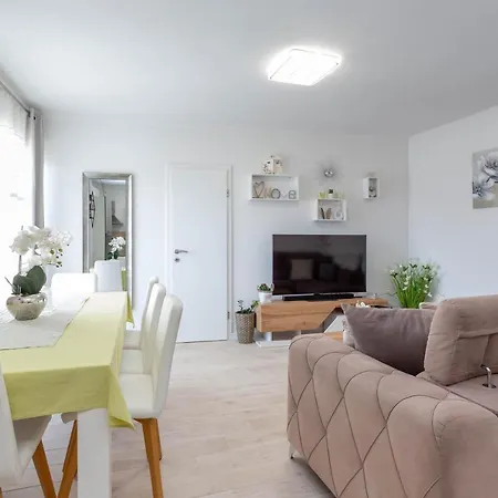 Modern Center Apartment